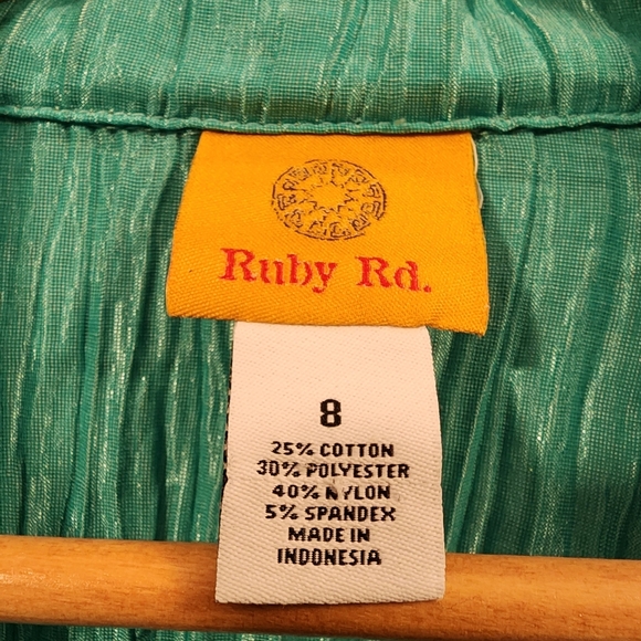 Shimmering green blouse - Picture 4 of 4